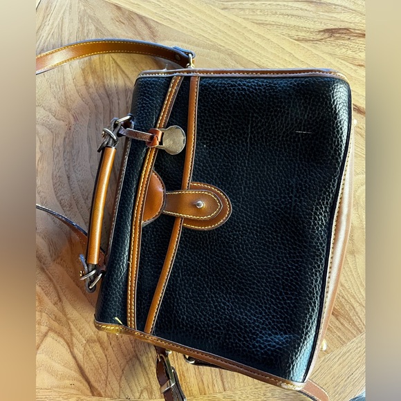 Rooney and Bourke All Weather Leather Vintage Crossbody Lockhart Purse - Picture 6 of 8